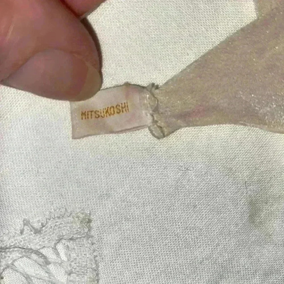 Vintage Mitsukoshi hand painted & signed silk scarf. - Picture 3 of 7